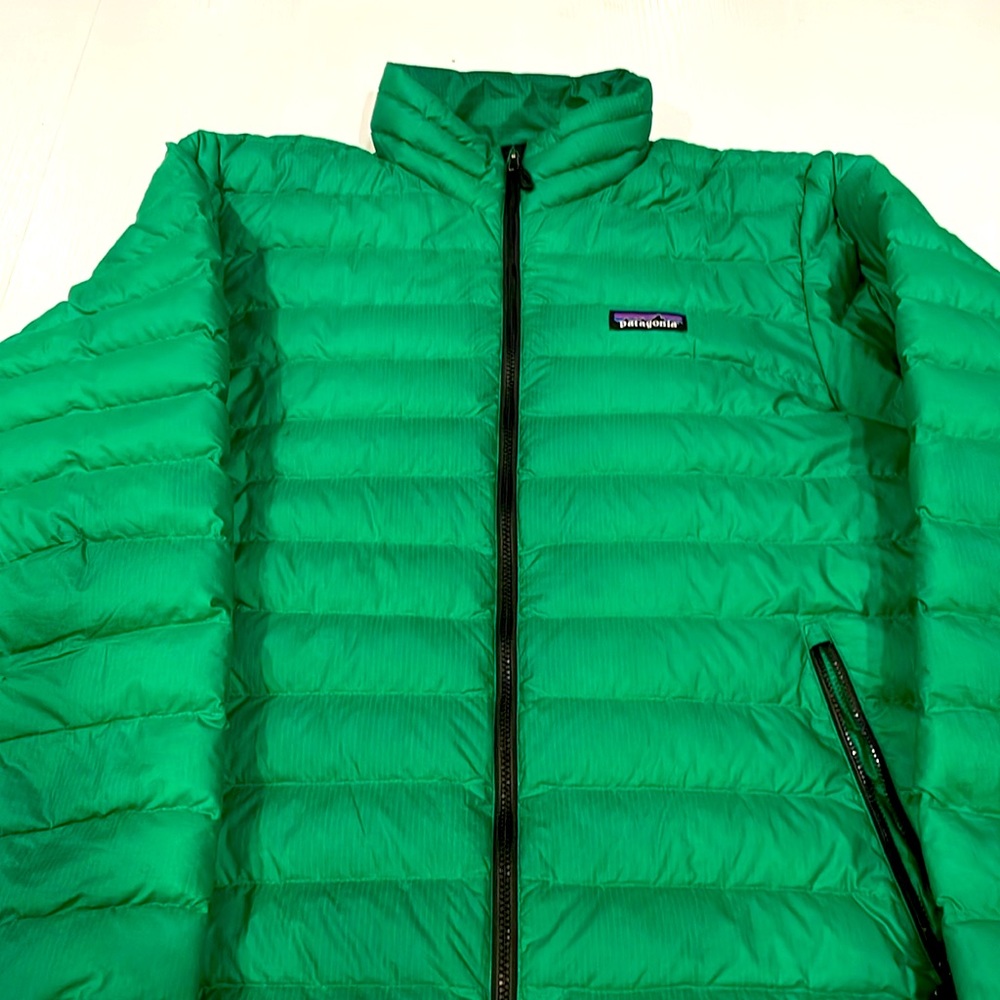Green Patagonia puffer size medium